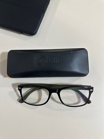 Optik gözlük