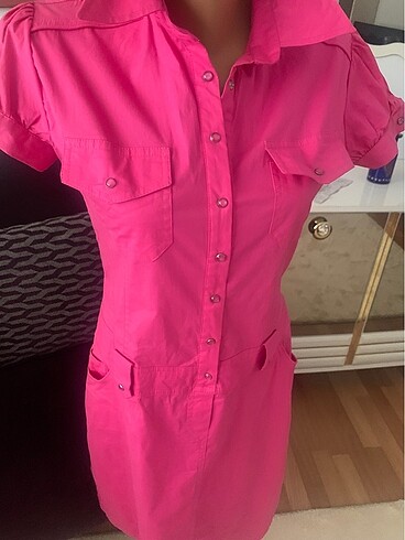Pembe elbise