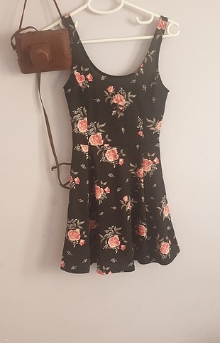 mini çiçekli elbise, çiçekler pudra renk