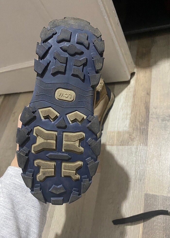 Erkek çocuk bot - Görsel 2