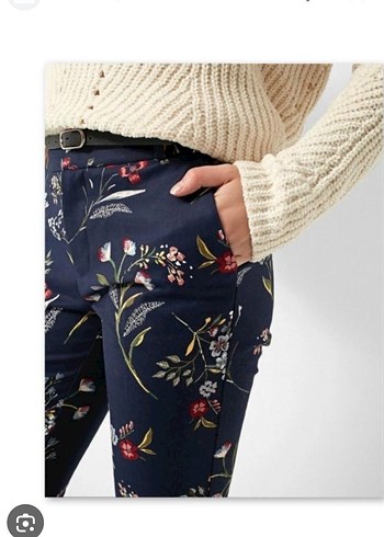 Desenli çiçekli stradivarius pantolon - Görsel 4