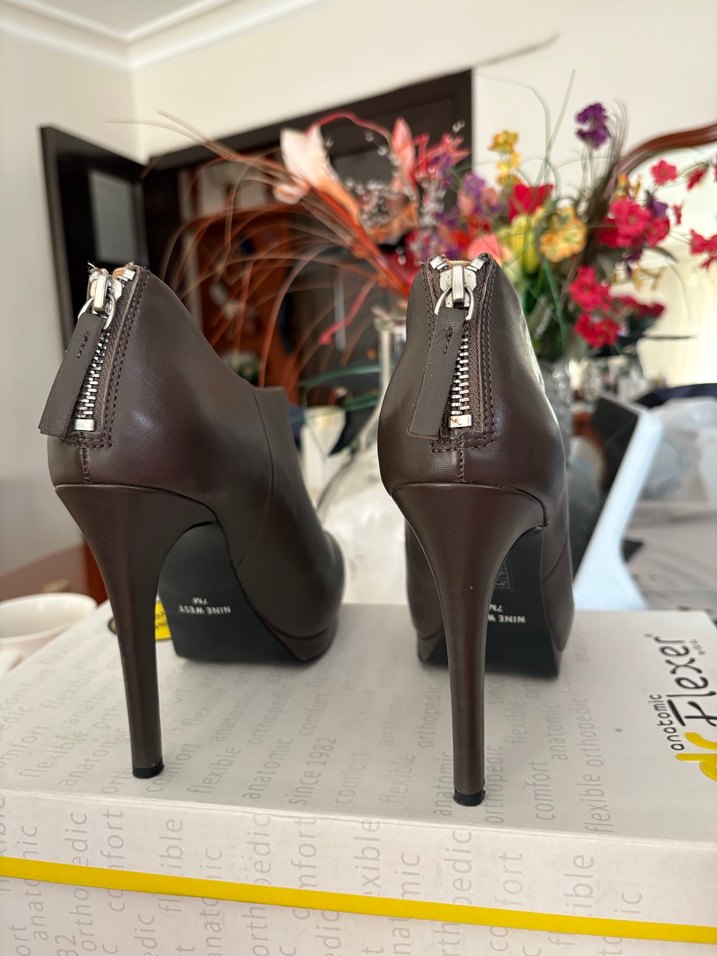 Nine West Kahverengi Deri Topuklu Bot - Görsel 3