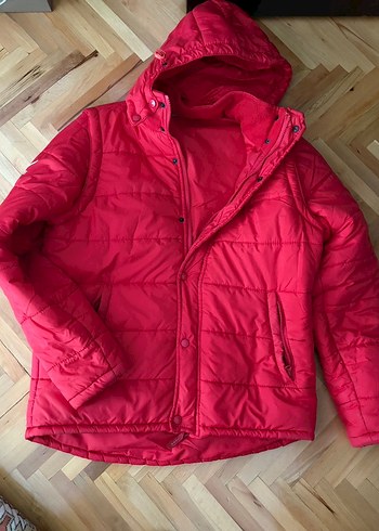 Kırmızı şişme mont ve kemer - Görsel 5