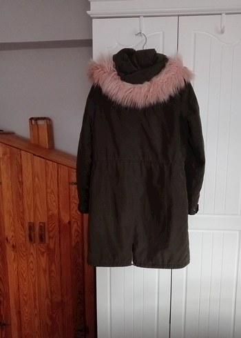 Kahverengi Kapüşonlu Kürklü Kadın Kışlık Mont - Görsel 2