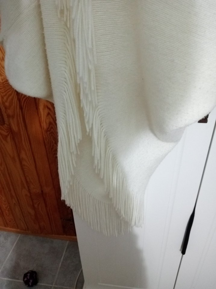 Beyaz Tüylü Midi Bohem Kadın Hırka - Görsel 3