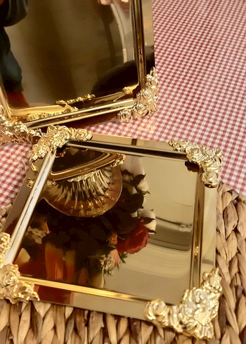 Altın Renkli Çiçek Desenli Tepsi - Görsel 3