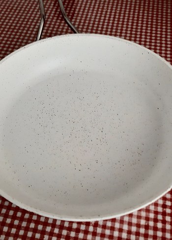 Gri Benekli Beyaz Seramik Tava - Görsel 2