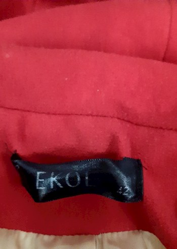 Kapüşonlu kırmızı kaban - Görsel 3