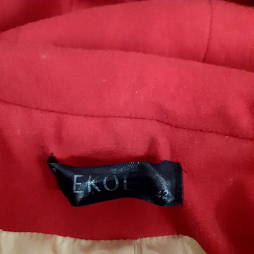 Kapüşonlu kırmızı kaban - Görsel 3