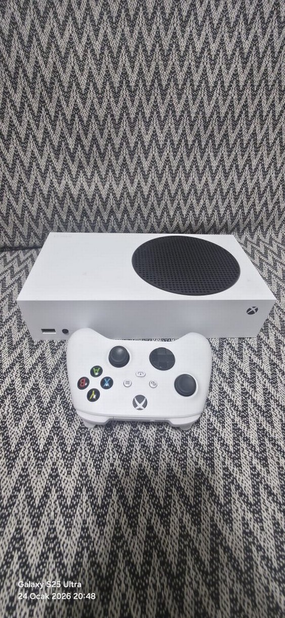 Xbox Series S Oyun Konsolu ve Kablosuz Kontrolcü - Görsel 2