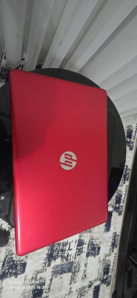 Kırmızı Renkli Dizüstü Bilgisayar - Görsel 4