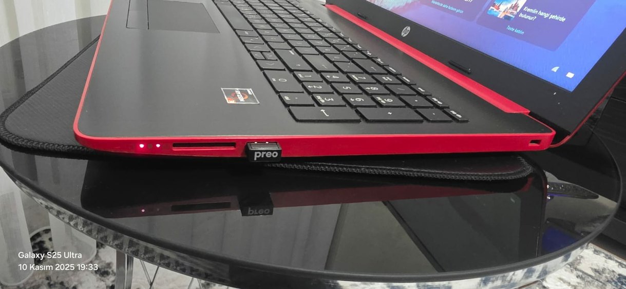 Kırmızı Renkli Dizüstü Bilgisayar - Görsel 3