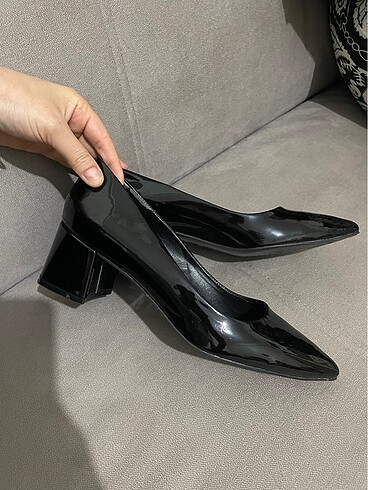 Zara siyah rugan topuklu