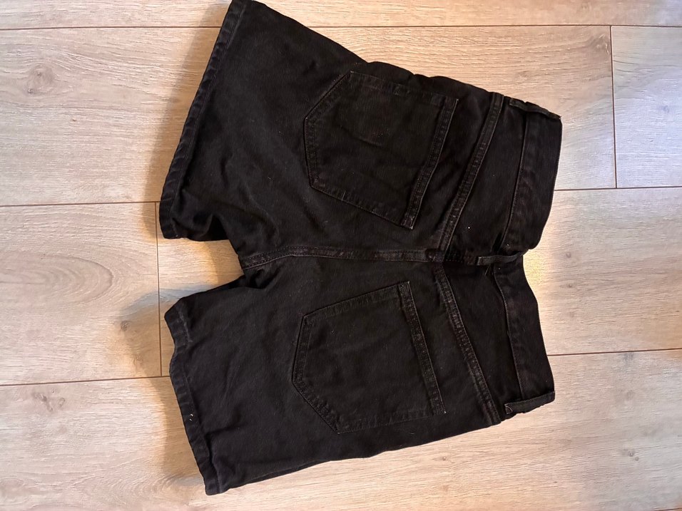 Cos Kadın Siyah Midi Denim Şort #cos #denimşort - Görsel 4