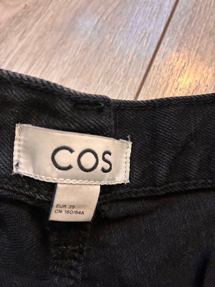 Cos Kadın Siyah Midi Denim Şort #cos #denimşort - Görsel 3