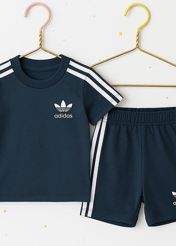 Erkek Çocuk Lacivert adidas Şortlu Takım