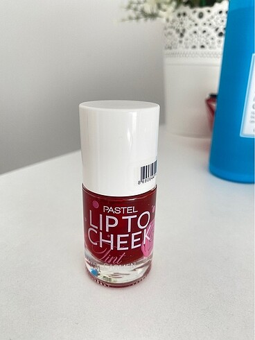 Pastel lip to cheek