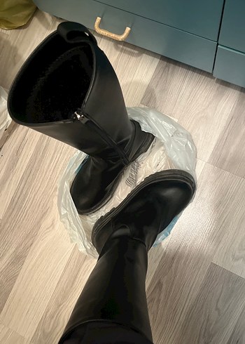 Siyah Tokalı Kadın Dizüstü Bot - Görsel 3