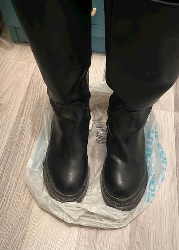 Siyah Tokalı Kadın Dizüstü Bot - Görsel 4