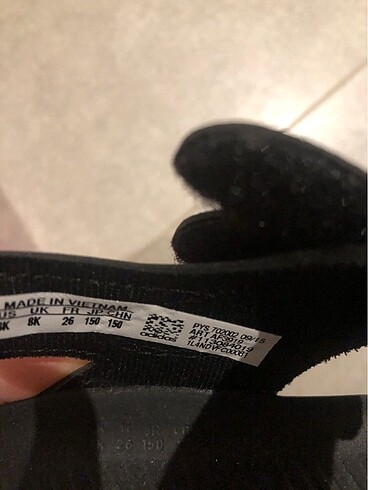 26 Beden siyah Renk Adidas sandalet