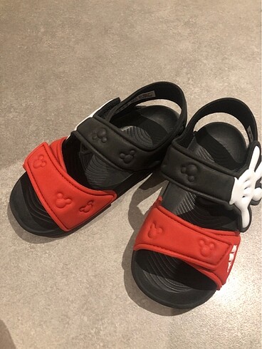 Adidas sandalet