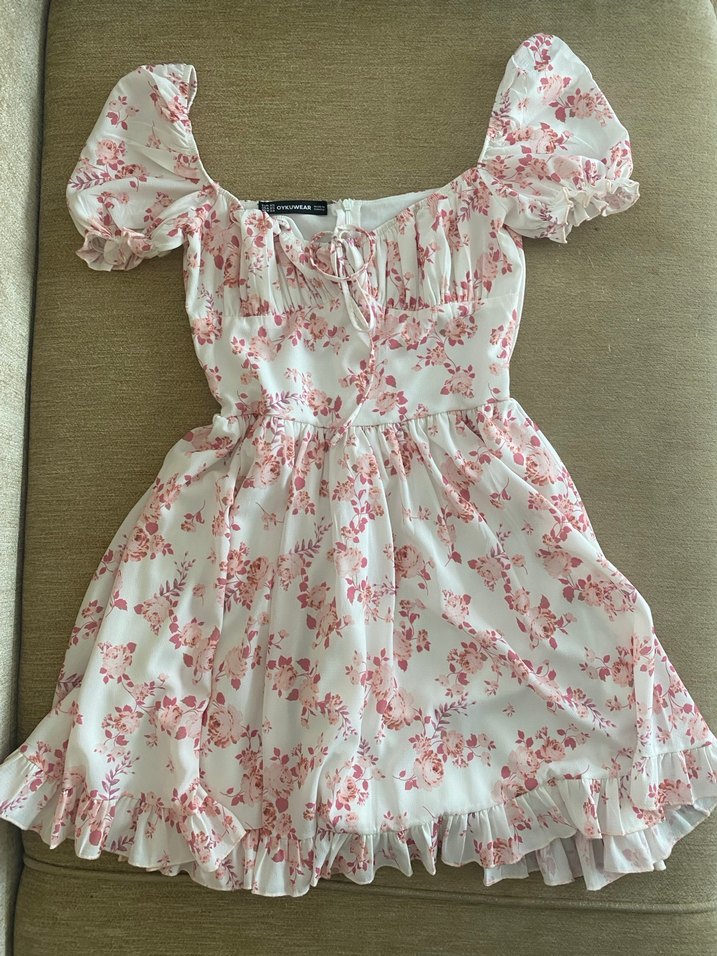 Çiçekli Elbise - Görsel 2