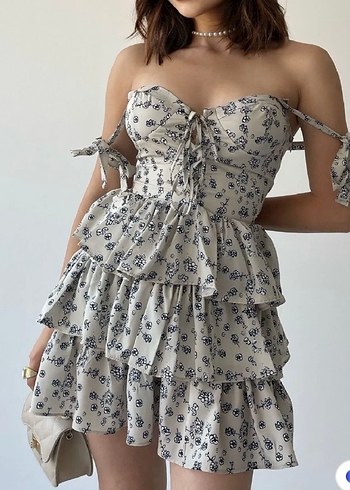 Çiçek Desenli Fırfırlı Elbise - Görsel 3