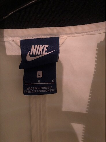 l Beden Nike rüzgarlık