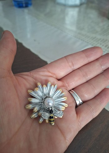 American Vintage Çiçek ve Arı Motifli Vintage Broş