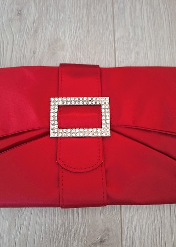 Kırmızı Tokalı Kadın Portföy Çanta - Görsel 2
