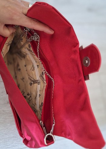 Kırmızı Tokalı Kadın Portföy Çanta - Görsel 5