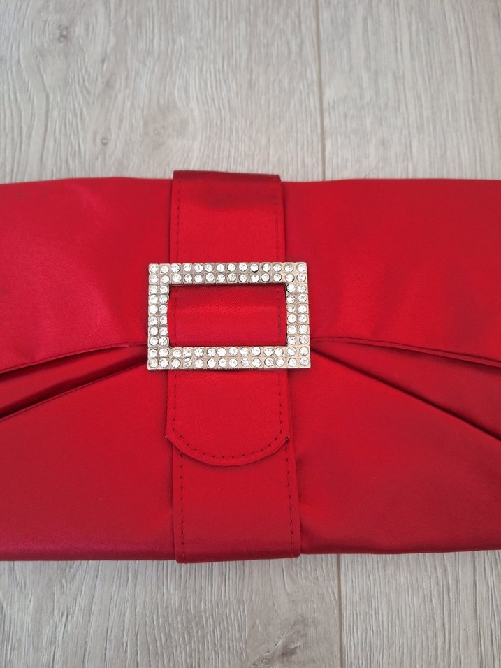 Kırmızı Tokalı Kadın Portföy Çanta - Görsel 2