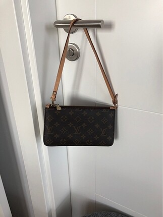 Louis vitton clutch