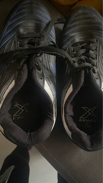 36 Beden siyah Renk Kinetix halı saha ayakkabısı