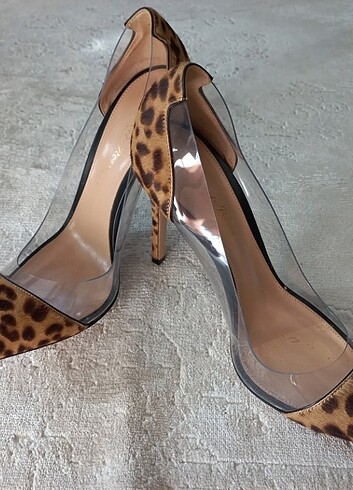 37 Beden Orjinal Gianvito Rossi Çok iyi durumda ,leopar desenli/şeffaf şı