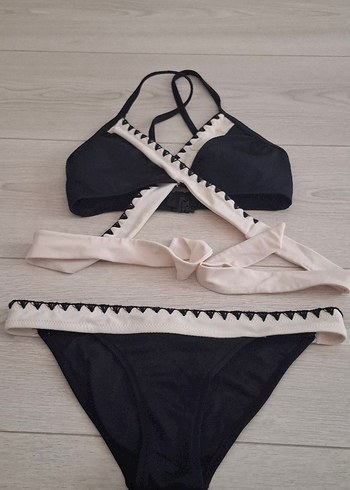 Penti Beyaz Siyah Kemerli Bohem Bikini