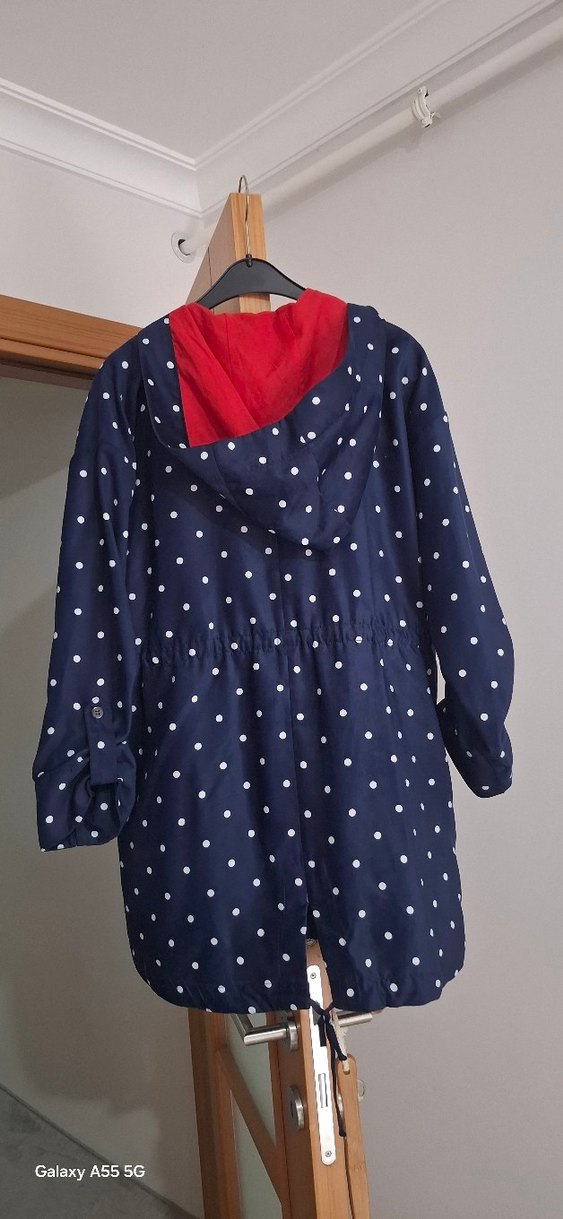 Lacivert Puantiyeli Midi Yağmurluk - Görsel 4