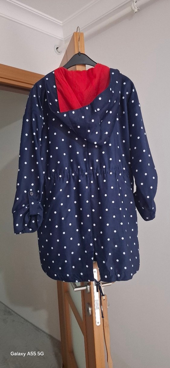 Lacivert Puantiyeli Midi Yağmurluk - Görsel 3