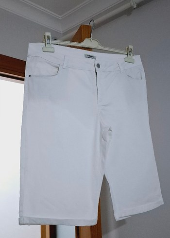 Beyaz Kadın Bermuda Şort Rahat Kesim - Görsel 9