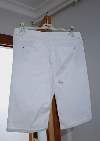 Beyaz Kadın Bermuda Şort Rahat Kesim - Görsel 3