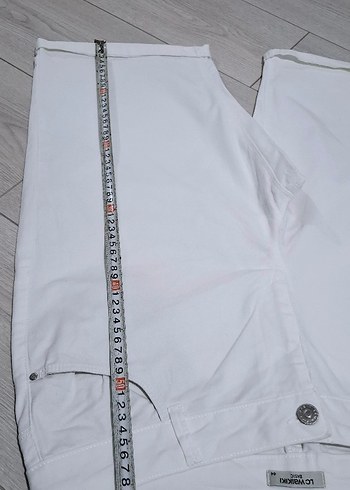 Beyaz Kadın Bermuda Şort Rahat Kesim - Görsel 6