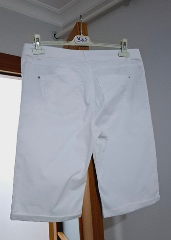 Beyaz Kadın Bermuda Şort Rahat Kesim - Görsel 2