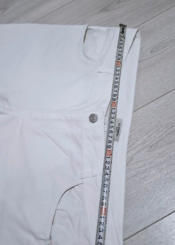 Beyaz Kadın Bermuda Şort Rahat Kesim - Görsel 8