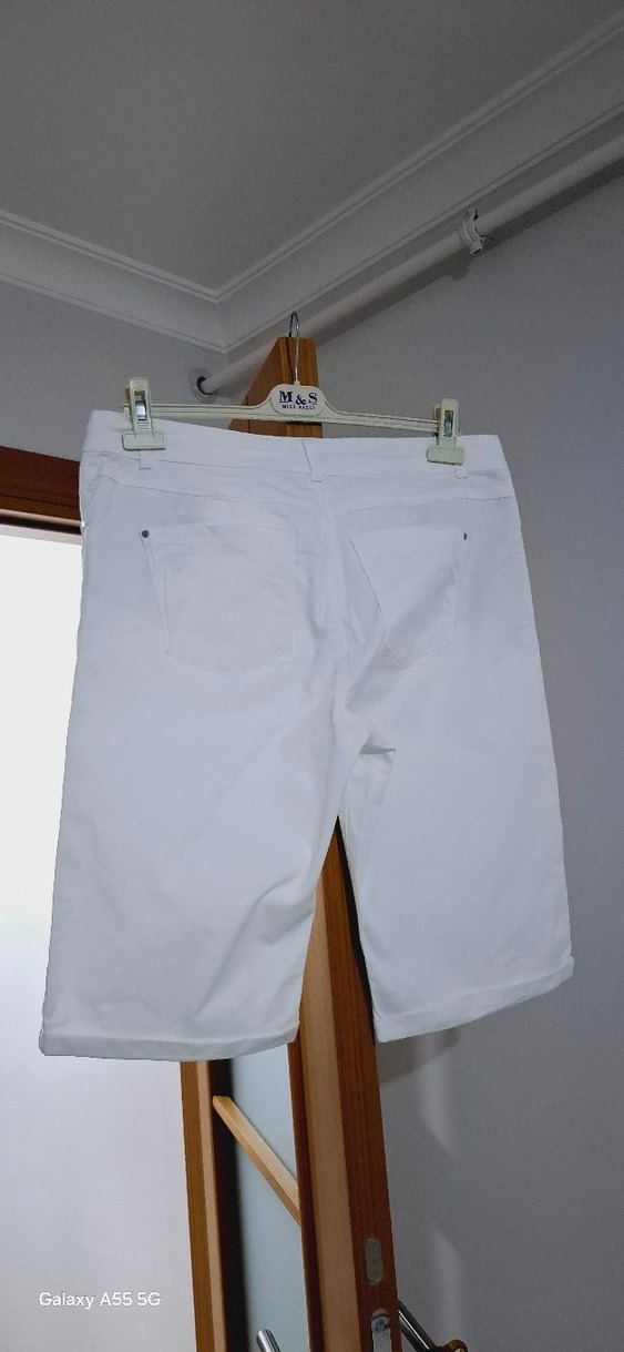 Beyaz Kadın Bermuda Şort Rahat Kesim - Görsel 3