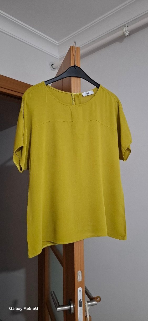 Sarı Kadın Kısa Kollu Saten Bluz - Görsel 2