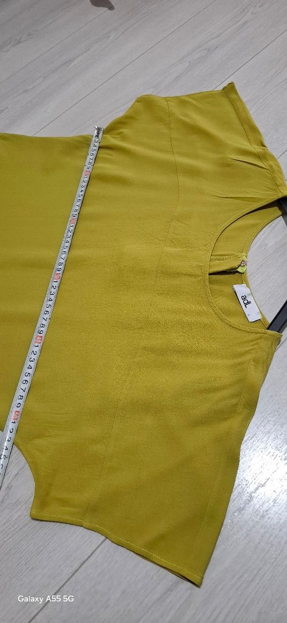 Sarı Kadın Kısa Kollu Saten Bluz - Görsel 4