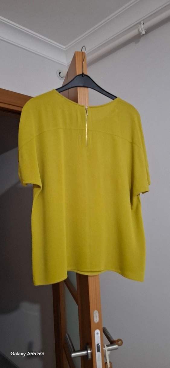 Sarı Kadın Kısa Kollu Saten Bluz - Görsel 3