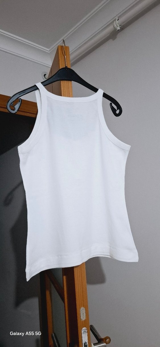 Beyaz V Yaka Hamile Atlet - Görsel 5