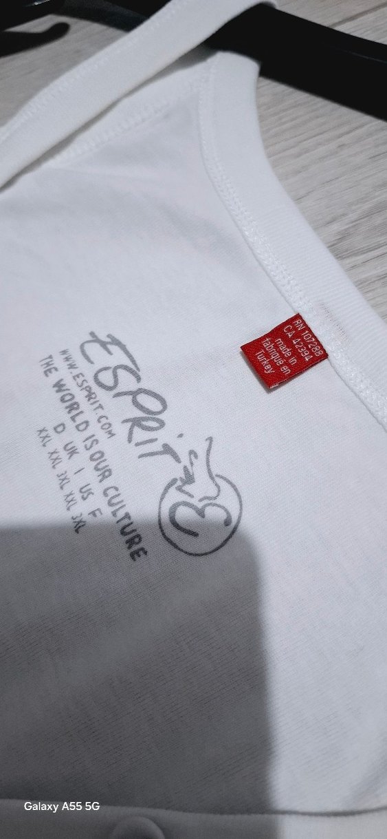 Beyaz V Yaka Hamile Atlet - Görsel 4