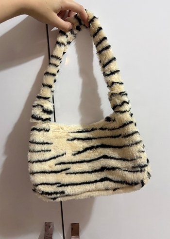 Kadın Beyaz Zebra Desenli Kürklü Çanta - Görsel 2